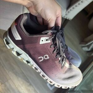 OnCloud Runnung Cloudflow Women Size 9.5W